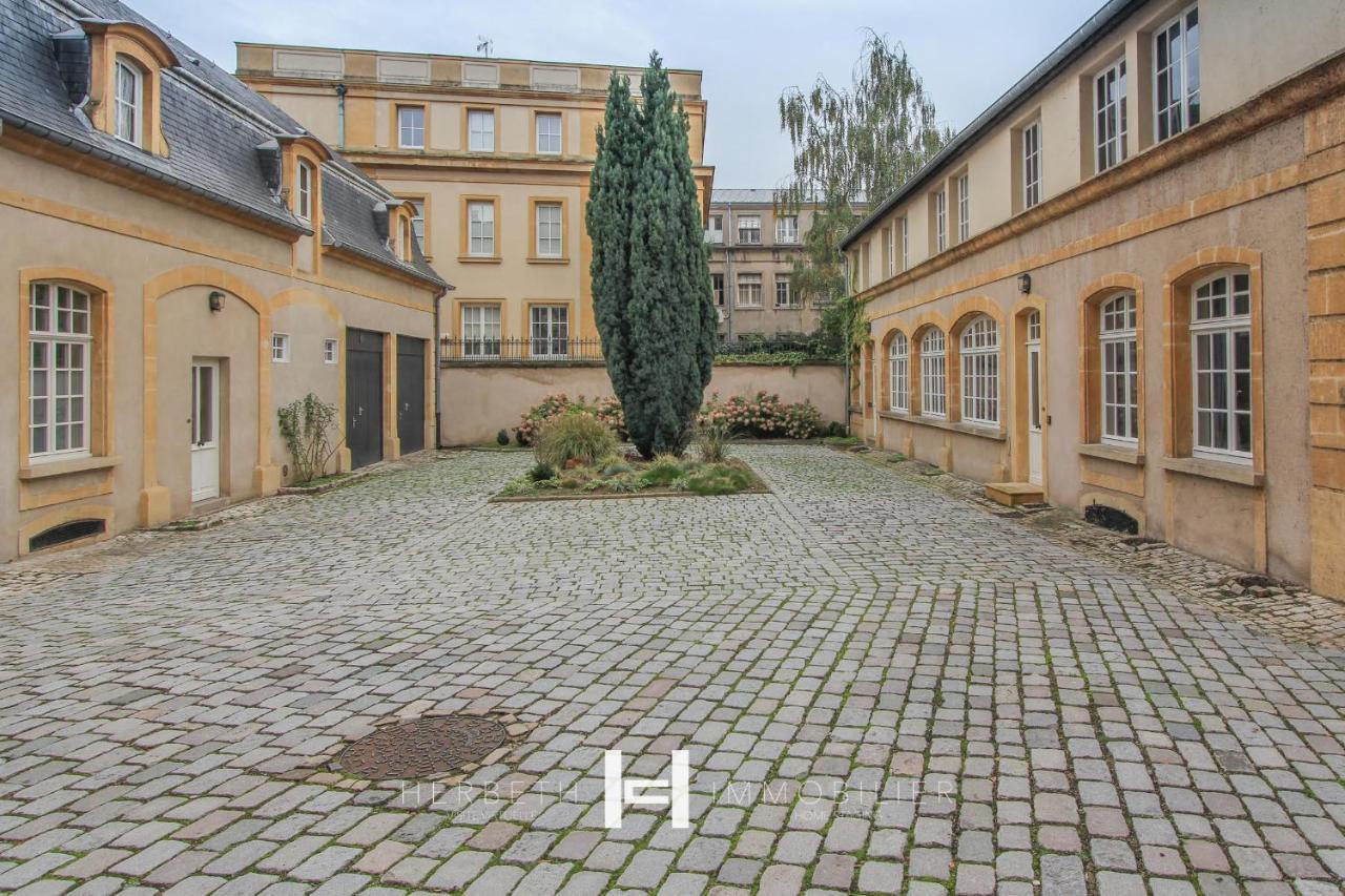 H-Bnb - Les Meubles Du 1 Bed & Breakfast Metz Bagian luar foto