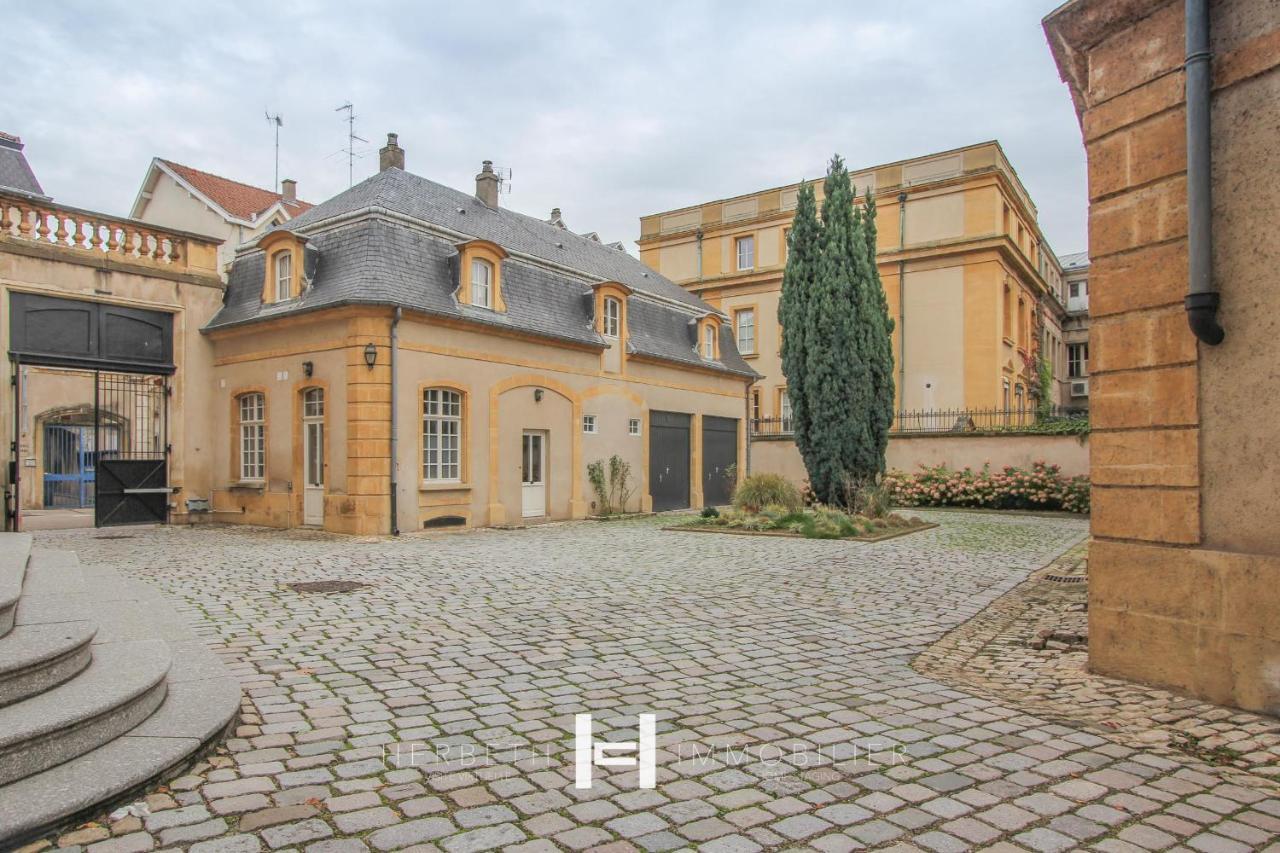 H-Bnb - Les Meubles Du 1 Bed & Breakfast Metz Bagian luar foto